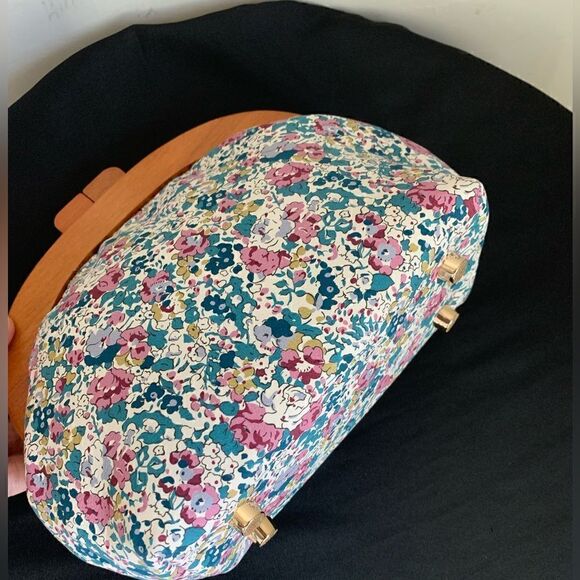 Handmade Genuine Leather Floral Printed Round Wooden Frame Clutch/CrossBody - Picture 15 of 16